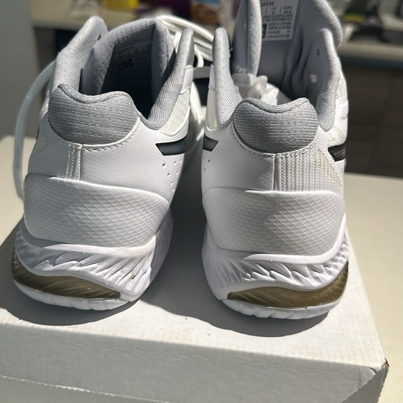 ASICS - Picture 3 of 5